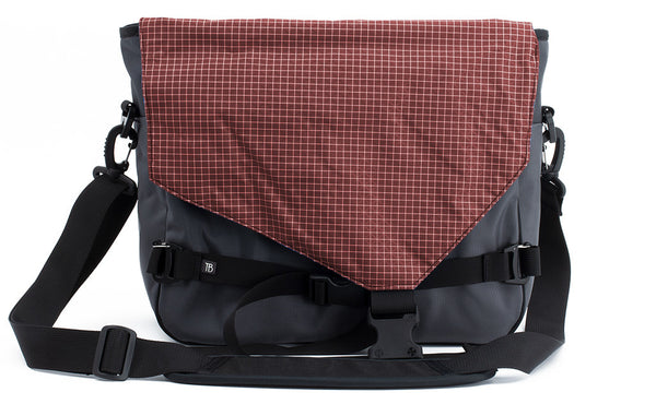 The Maker's Bag in Nebulous Grey (Medium grey) Ballistic with a Moab (brick red with white grid) 200 Halcyon interior.